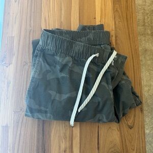Vuori Men's Ripstop Pant - Size L
